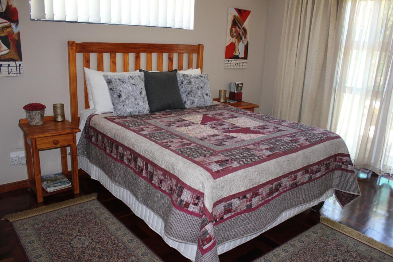 Traveller'S Rest, Reebok Bed & Breakfast Mossel Bay Exterior photo