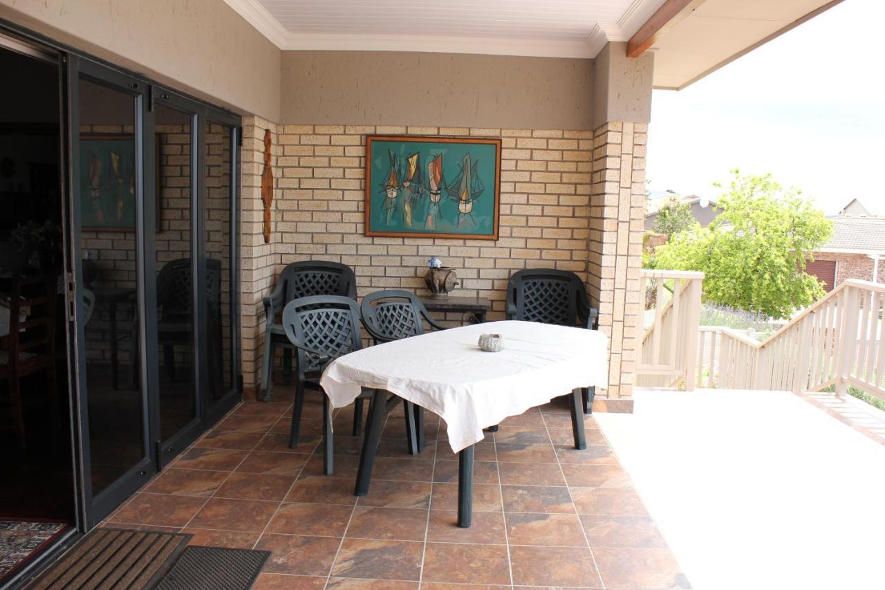 Traveller'S Rest, Reebok Bed & Breakfast Mossel Bay Exterior photo