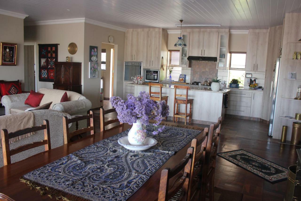 Traveller'S Rest, Reebok Bed & Breakfast Mossel Bay Exterior photo